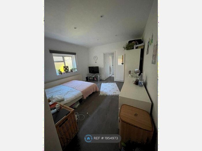 Studio To Rent In Buchanan Gardens, London, NW10