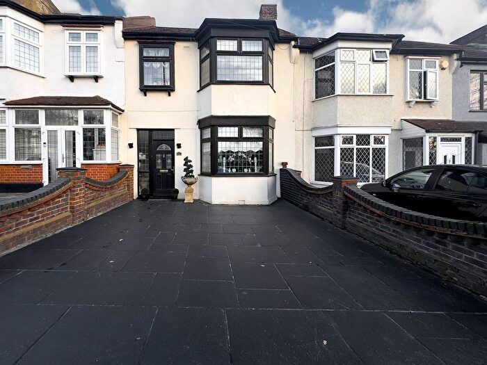 3 Bedroom Property For Sale In Tomswood Hill, Barkingside, IG6