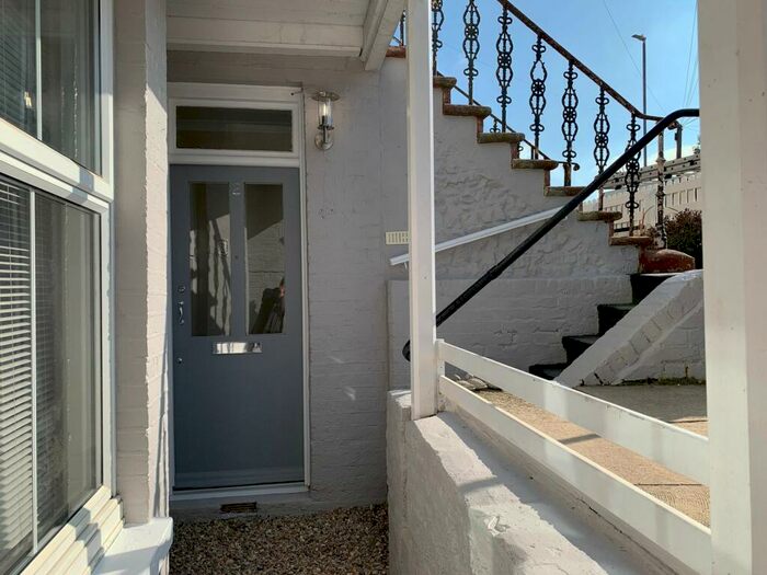 1 Bedroom Flat To Rent In Minnis Road, Birchington, CT7