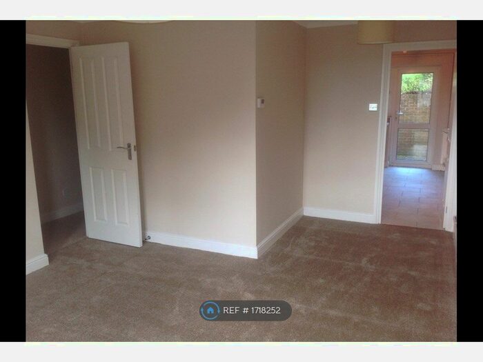 1 Bedroom Maisonette To Rent In East Grinstead, East Grinstead, RH19