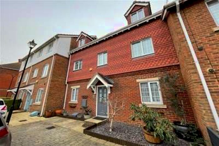 4 Bedroom House To Rent In Moonstone Square, Sittingbourne, ME10