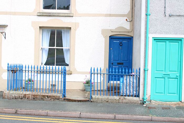 2 Bedroom Flat To Rent In Brynford Street, Holywell, CH8