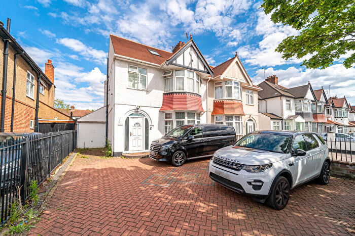 5 Bedroom Semi-Detached House For Sale In Wren Avenue, NW2