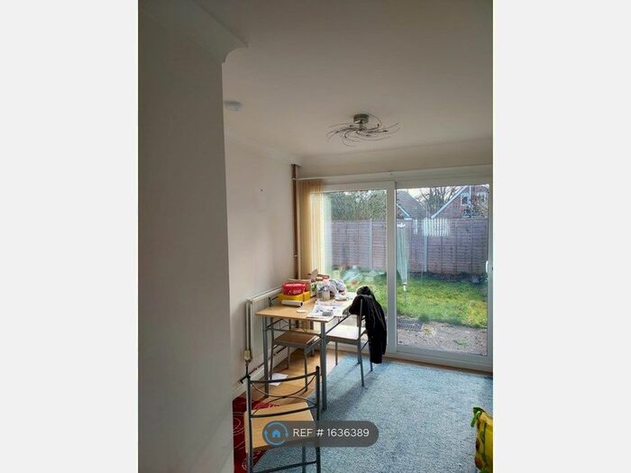 3 Bedroom Semi-Detached House To Rent In Fairfax Avenue, Luton, LU3