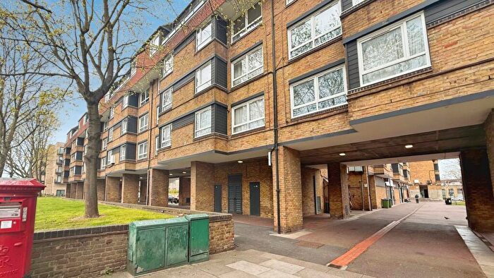 2 Bedroom Flat To Rent In Whinchat Road, London, SE28