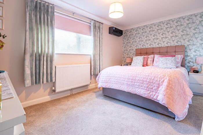 4 Bedroom Detached House For Sale In Elmers Park, Bletchley, Milton Keynes, MK3
