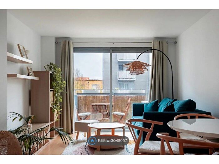 2 Bedroom Flat To Rent In Dakota Building, London, SE13