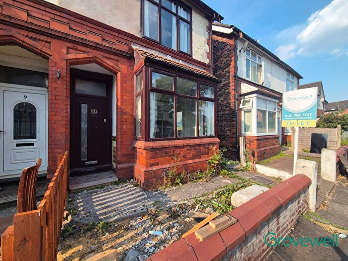4 Bedroom Semi-Detached House To Rent In Grassfield Avenue, Salford, M7