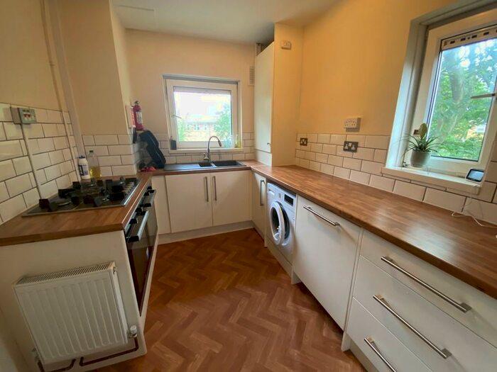 3 Bedroom Flat To Rent In South Street, Southsea, PO5