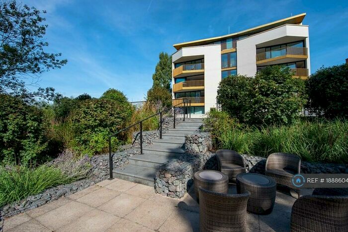 2 Bedroom Flat To Rent In Bishops Wood Court, London, N2