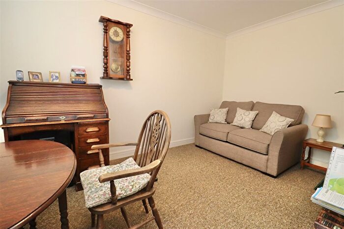 4 Bedroom Detached House For Sale In Mile End Park, Pocklington, York, YO42