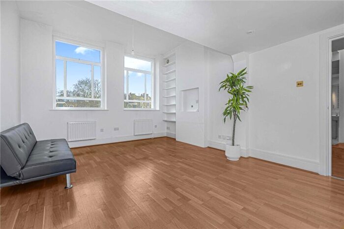 2 Bedroom Apartment To Rent In Rosebery Avenue, London, EC1R