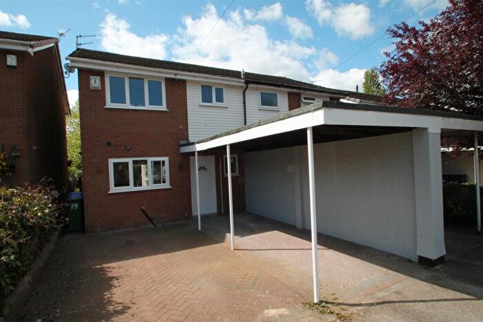 3 Bedroom Semi-Detached House To Rent In Clough Fold Road, Hyde, SK14