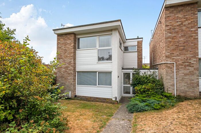 3 Bedroom Detached House For Sale In The North Glade, Bexley, DA5