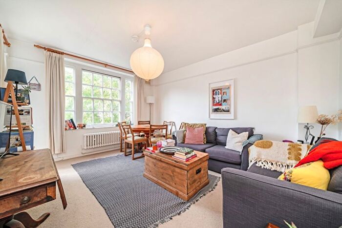 3 Bedroom Flat To Rent In Cambridge Street, Pimlico, SW1V