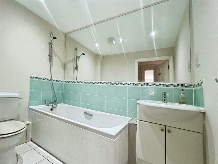 2 Bedroom Flat To Rent In Copse Road, St. Johns, Woking, Surrey, GU21