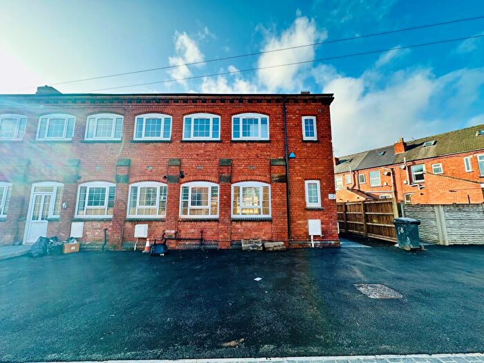 2 Bedroom Town House To Rent In Bolsover Street, Hucknall, NG15