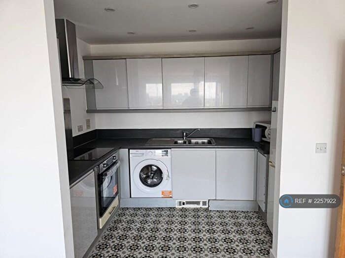 2 Bedroom Flat To Rent In Regal House, London, IG2