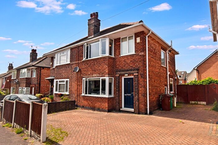 3 Bedroom Semi Detached House For Sale In Tewkesbury Drive, Basford, Nottingham, NG6