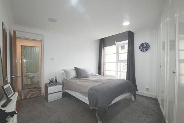 4 Bedroom Flat To Rent In Hellings Street, Wapping, E1W