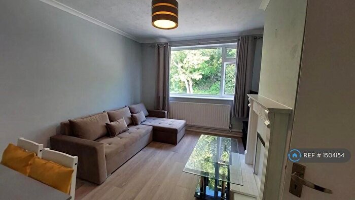 1 Bedroom Maisonette To Rent In Abercorn Road, London, NW7
