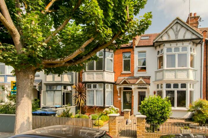 3 Bedroom Flat To Rent In Hanover Road, Brondesbury Park, London, NW10