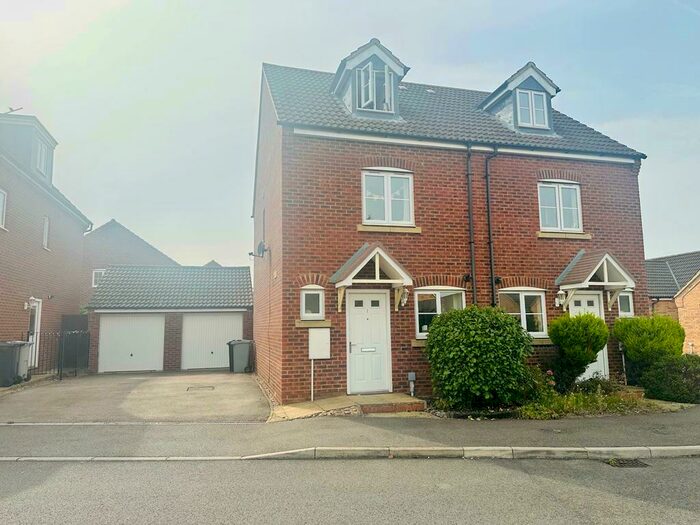 3 Bedroom Semi-Detached House To Rent In Kingsgate, Market Deeping, PE6