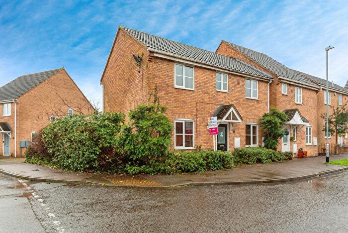 3 Bedroom Semi-Detached House For Sale In St. Mellion Drive, Grantham, NG31