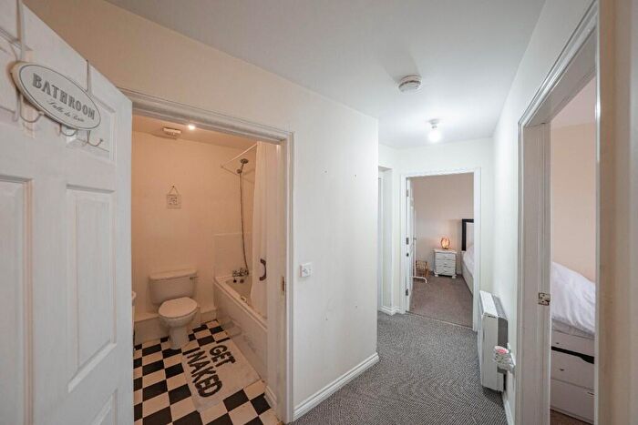 2 Bedroom Apartment For Sale In Grebe Close, Dunston, Gateshead, Tyne And Wear, NE11