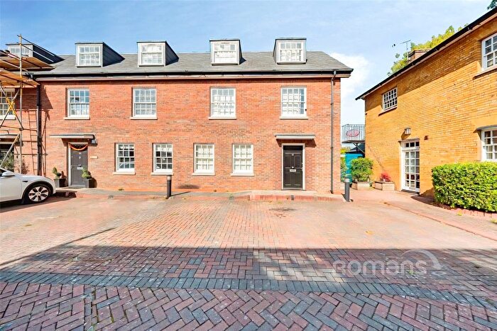 3 Bedroom Terraced House For Sale In Harlington Road, Uxbridge, UB8