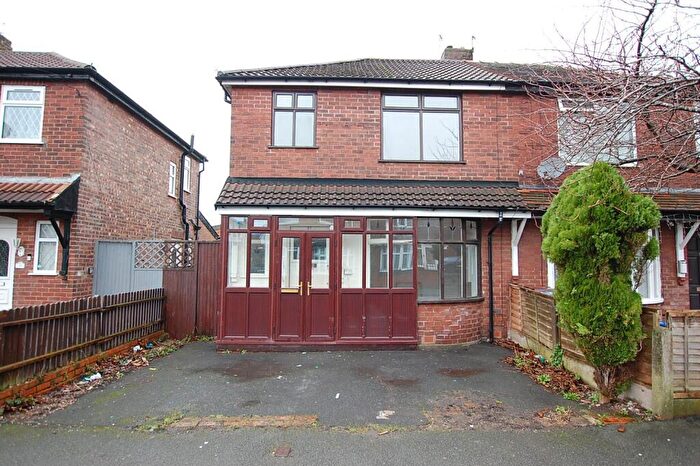 3 Bedroom Semi Detached House For Sale In Hurst Bank Road, Ashton-under-Lyne, Greater Manchester, OL6