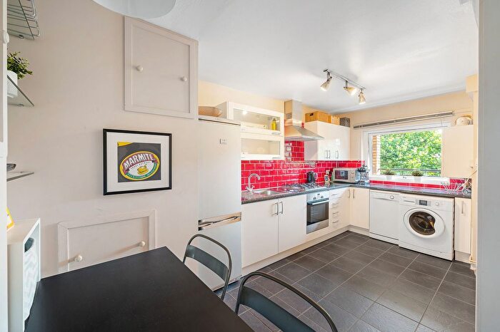 2 Bedroom Maisonette For Sale In Turenne Close, Wandsworth, SW18
