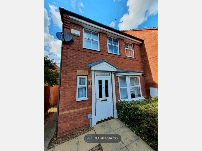 3 Bedroom Terraced House To Rent In Rambures Close, Warwick, CV34