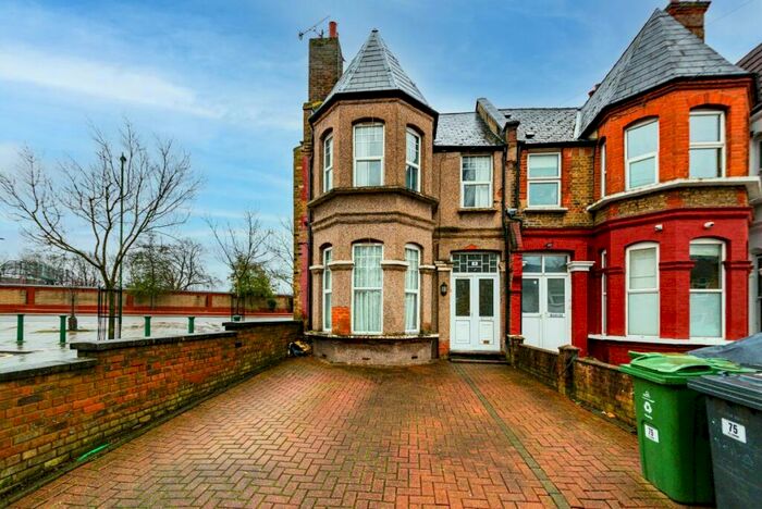 4 Bedroom Flat To Rent In Fillebrook Road, Leytonstone, E11