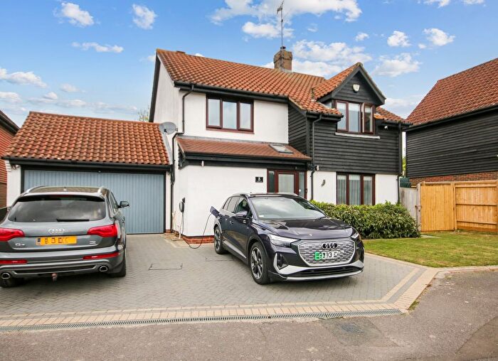 4 Bedroom Detached House For Sale In Victoria Way, East Grinstead, RH19