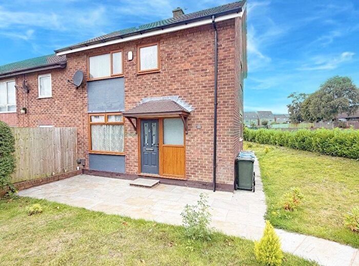 2 Bedroom End Of Terrace House For Sale In Glencoe Close, Heywood, Greater Manchester, OL10