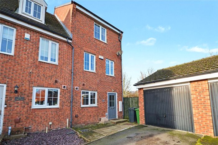 4 Bedroom Town House For Sale In Waggon Road, Leeds, West Yorkshire, LS10