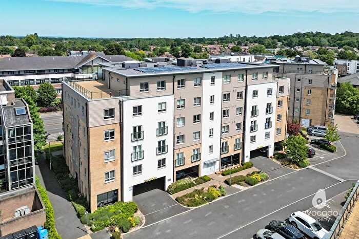 2 Bedroom Flat To Rent In Fleming Place, Bracknell, Berkshire, RG12