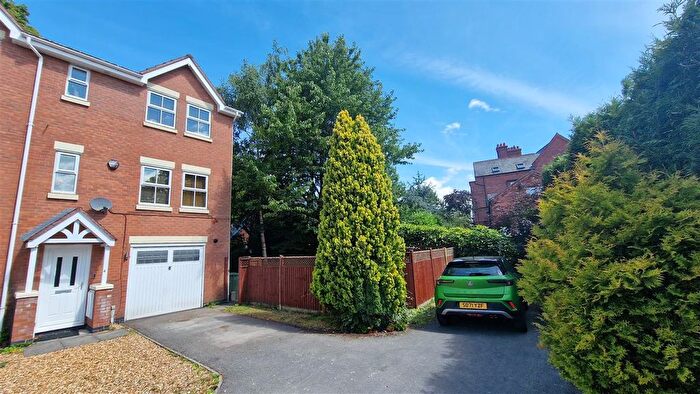 3 Bedroom Property To Rent In Foxendale Close, Northwich, CW8