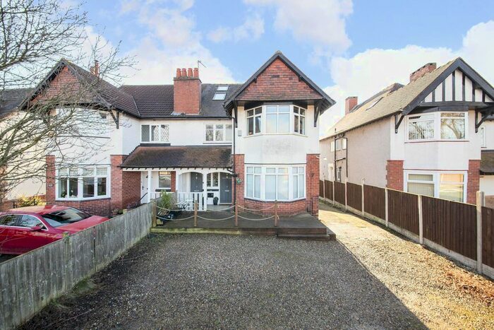 3 Bedroom Flat To Rent In Street Lane, Leeds, West Yorkshire LS8