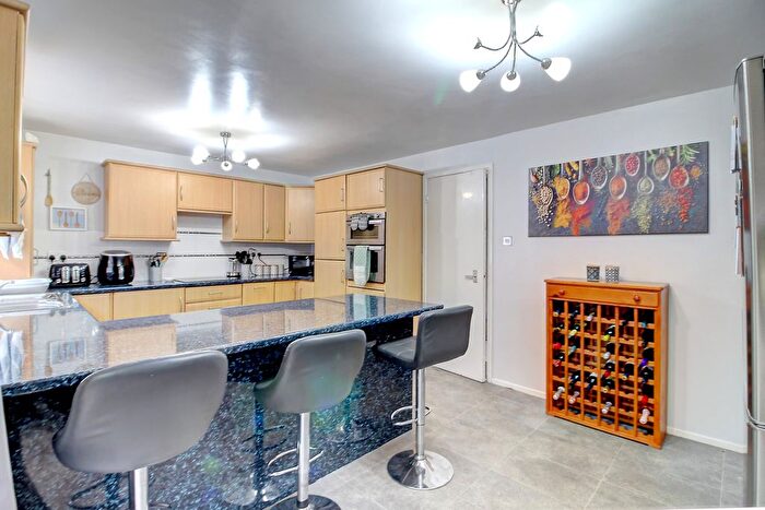 3 Bedroom Terraced House For Sale In Schubert Road, Basingstoke, RG22