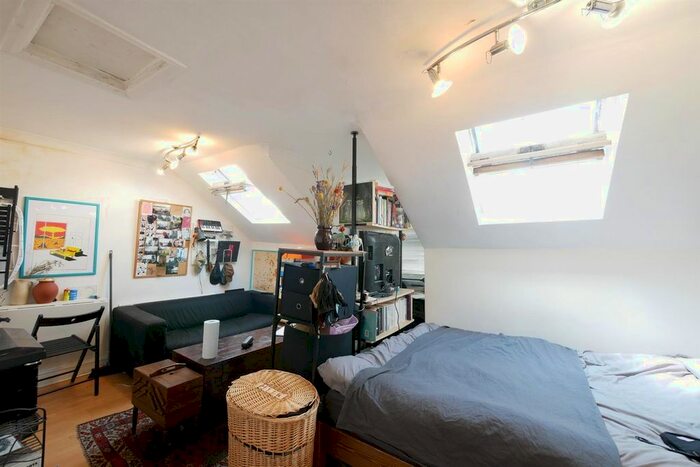 Studio To Rent In Somerfield Road, Finsbury Park, N4