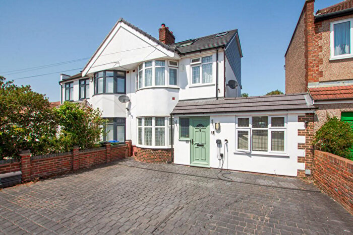 5 Bedroom Property For Sale In Carisbrooke Avenue, Bexley, DA5