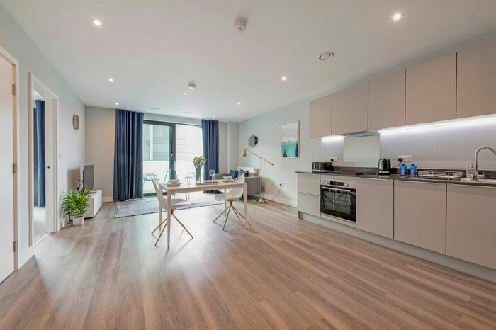 1 Bedroom Flat To Rent In Thomas Layton Way, Brentford, TW8