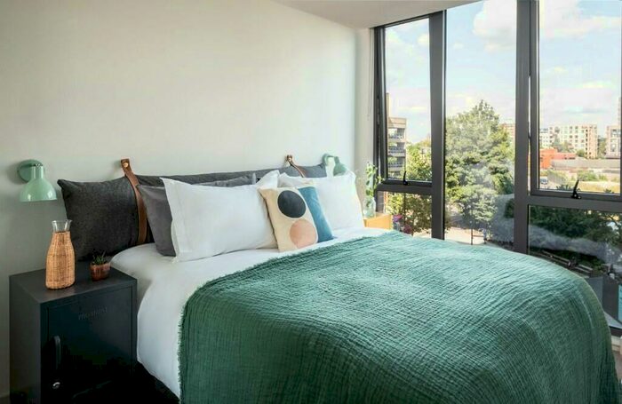 2 Bedroom Flat To Rent In Dingwall Road, Croydon, London, CR0
