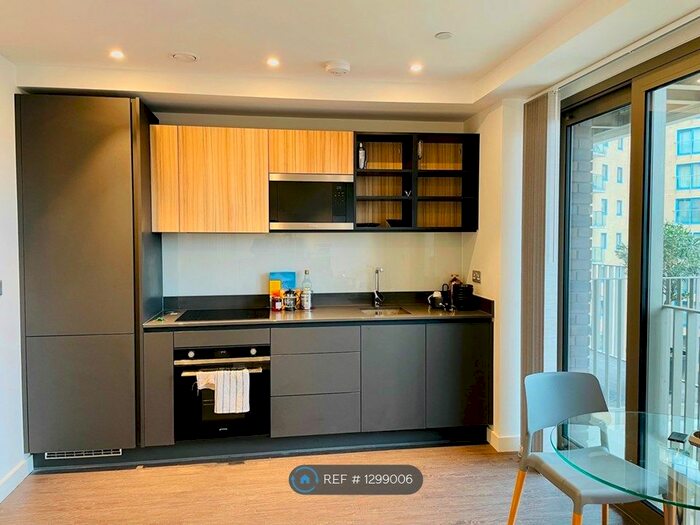 Studio To Rent In Western Gateway, London E16