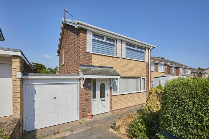 3 Bedroom Link Detached House For Sale In Wentworth Crescent, New Marske, TS11