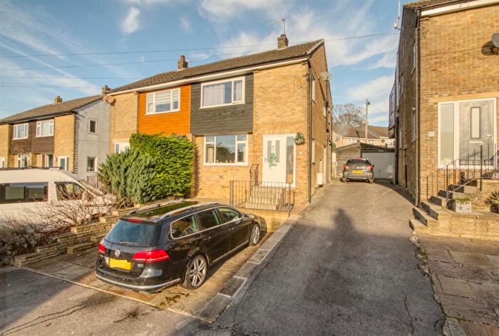 3 Bedroom Semi-Detached House For Sale In Windsor Avenue, Skipton, BD23