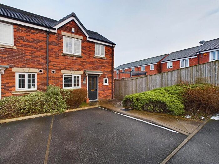 3 Bedroom House To Rent In Plantation Drive, Bradford, BD9