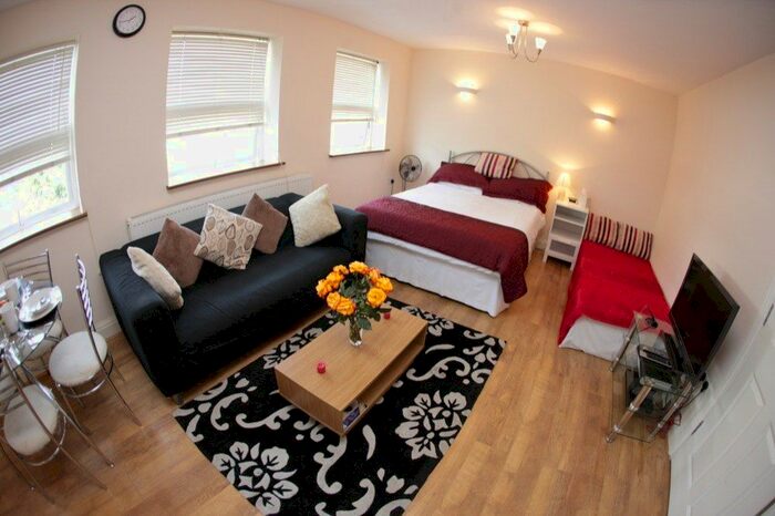 1 Bedroom Studio To Rent In Parklands Parade, Bath Road, Hounslow, TW5